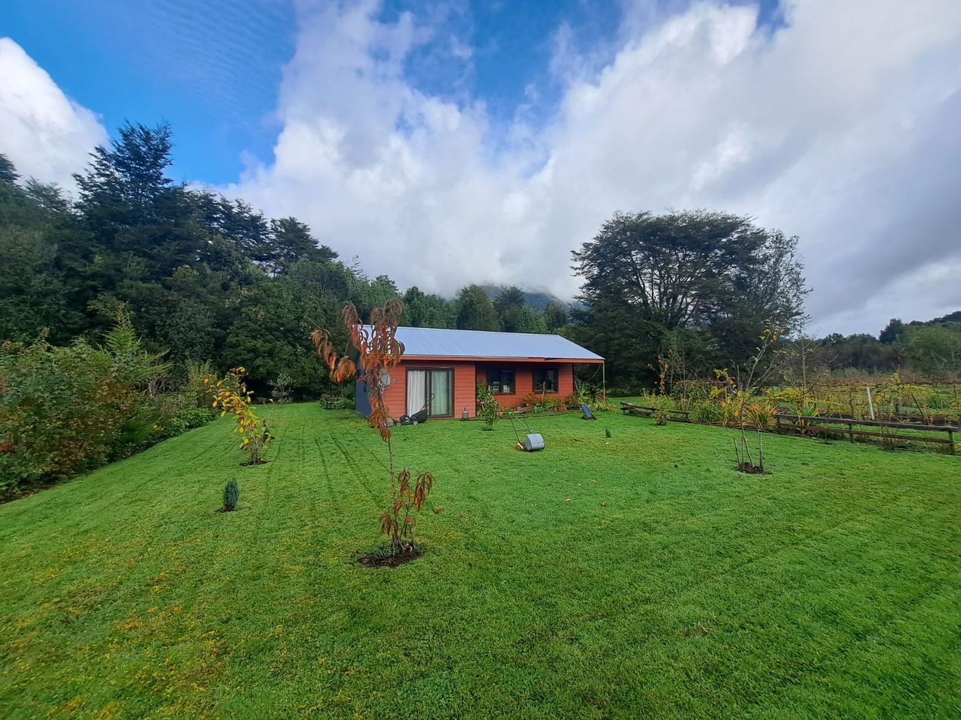 La casa desde otro ángulo — Parcela con Casa — La Colonia