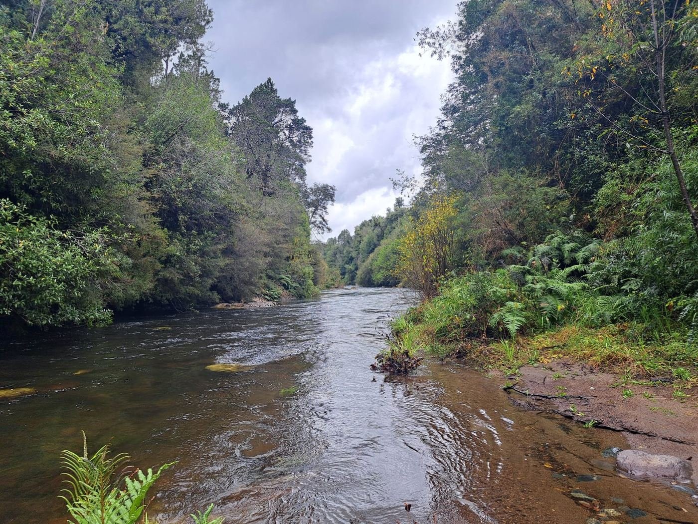 Río del condominio — Parcela con Casa — La Colonia