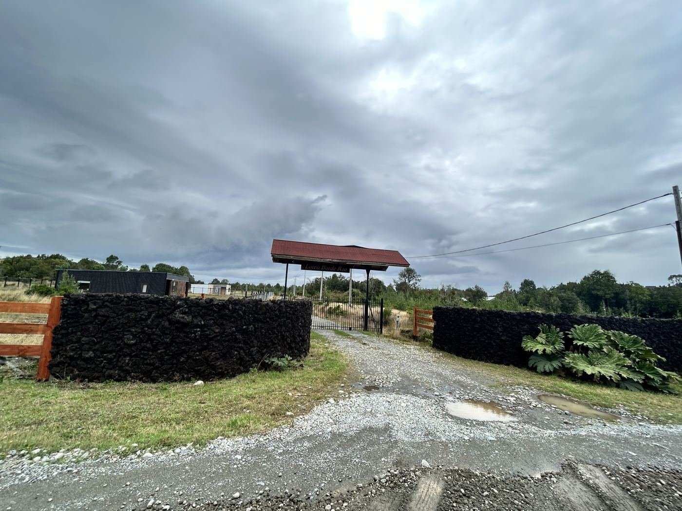 Entrada a la parcelación — Parcela Los Pinis